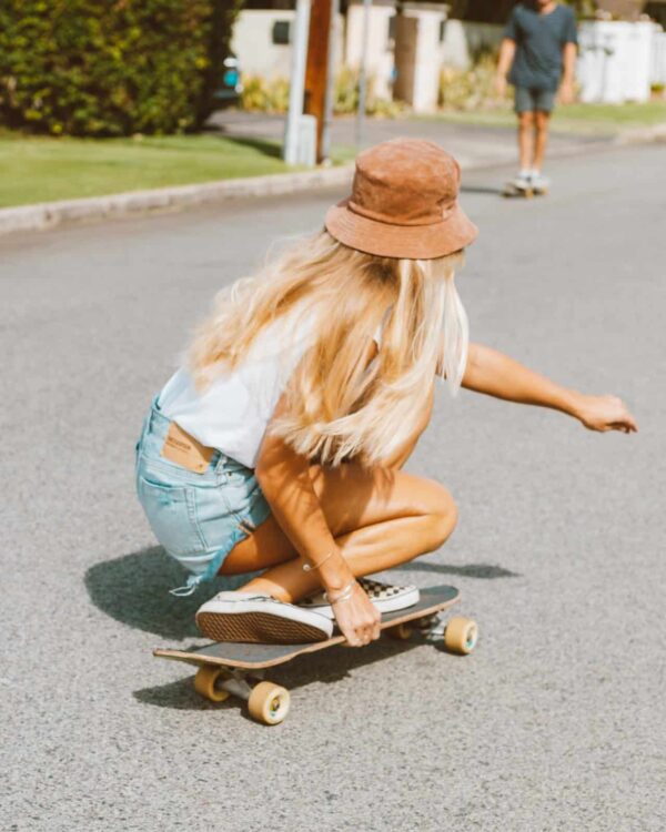 girl-hat-1a-min