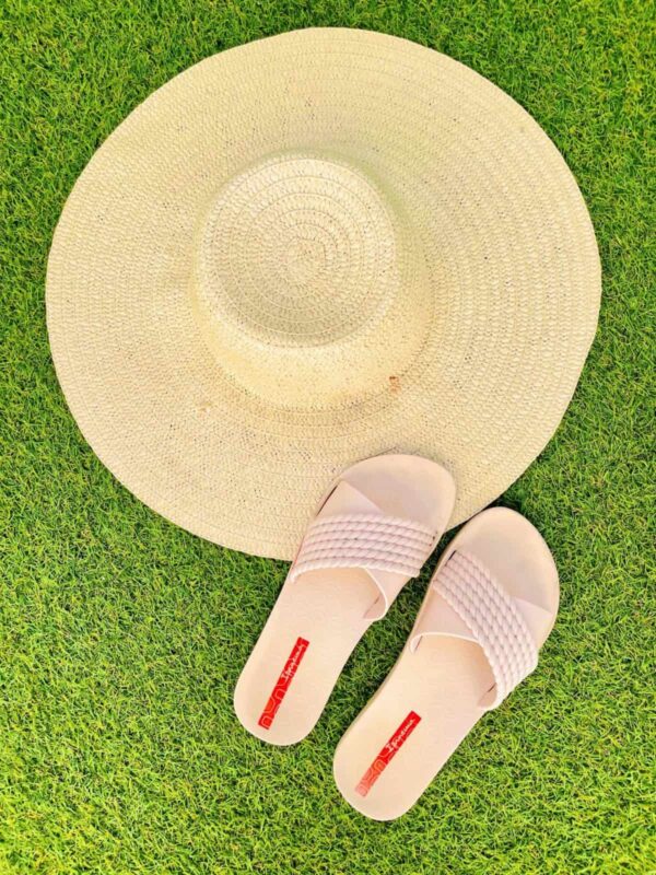 girl-hat-4a-min girl-hat-4a-min